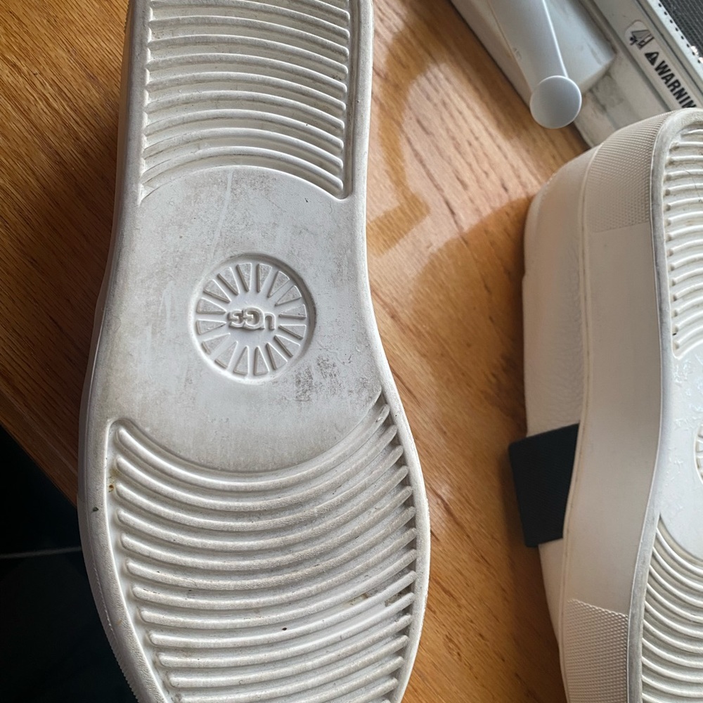 UGG shoes White Leather Slip - on - Picture 4 of 4